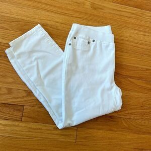 Chico’s platinum pull on cropped white jeans, size 0